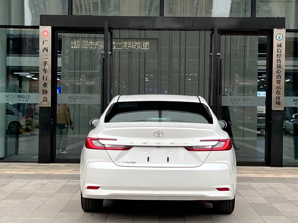 Toyota Camry 2025 — фото 19