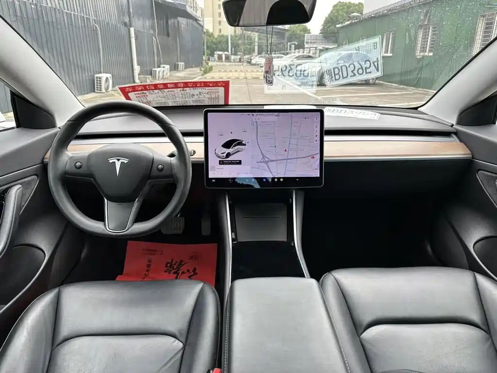 Tesla Model 3 2020