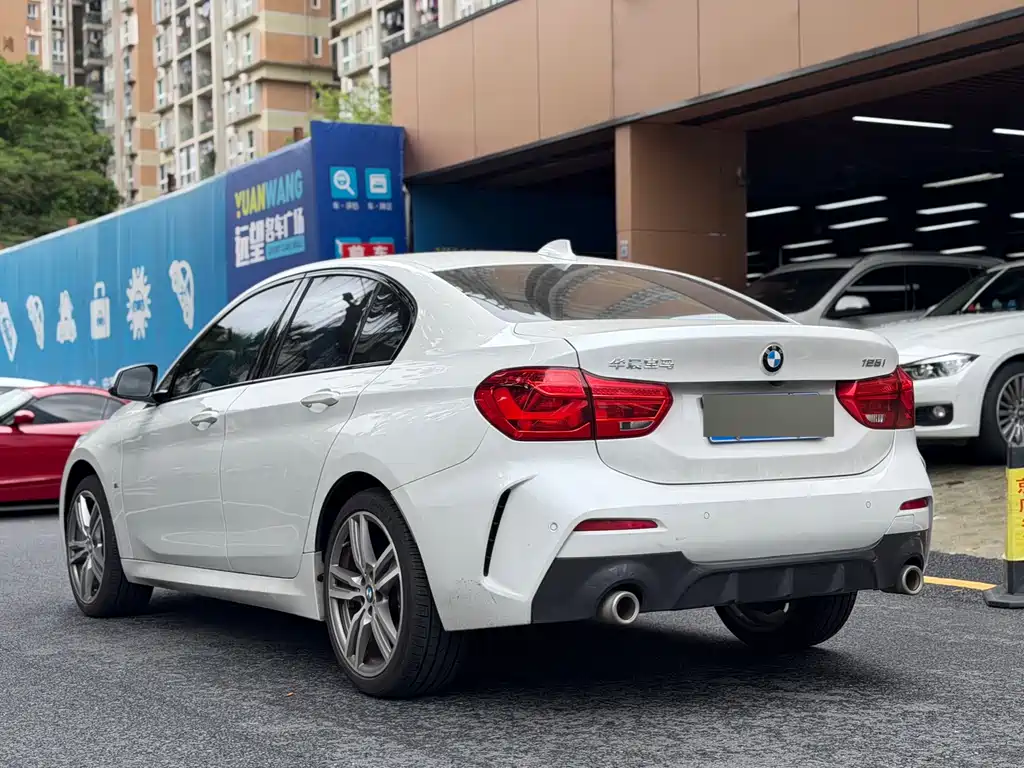 BMW 1 Series 2020 — фото 11