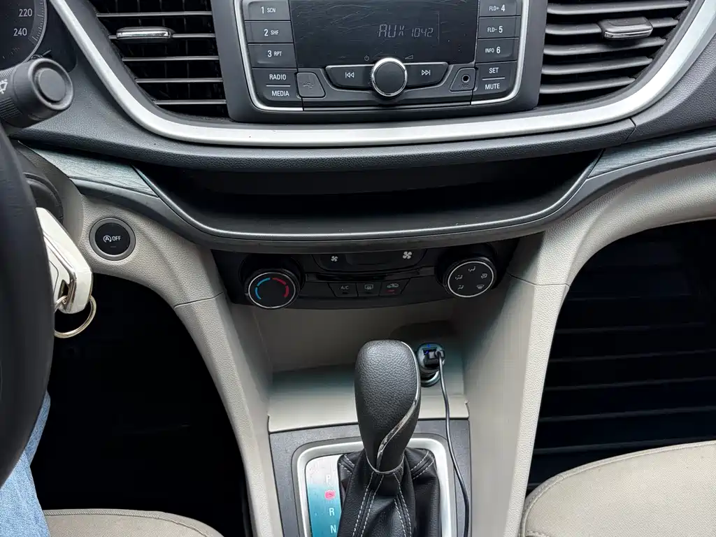 Buick Excelle 2016 — фото 16