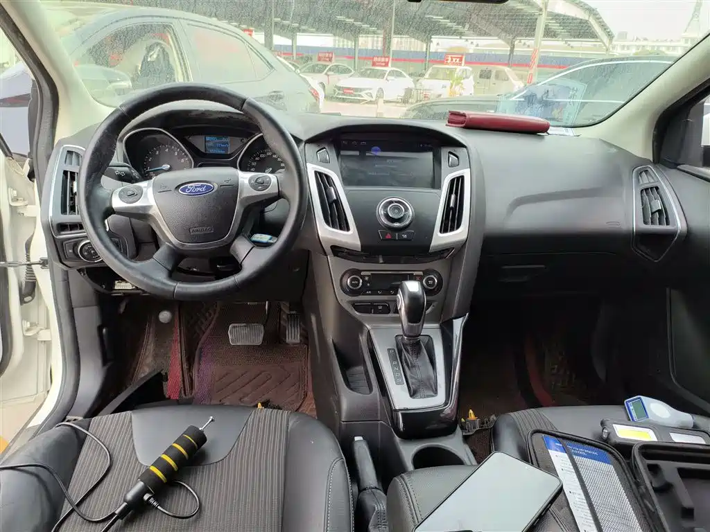 Ford Focus 2014 — фото 13