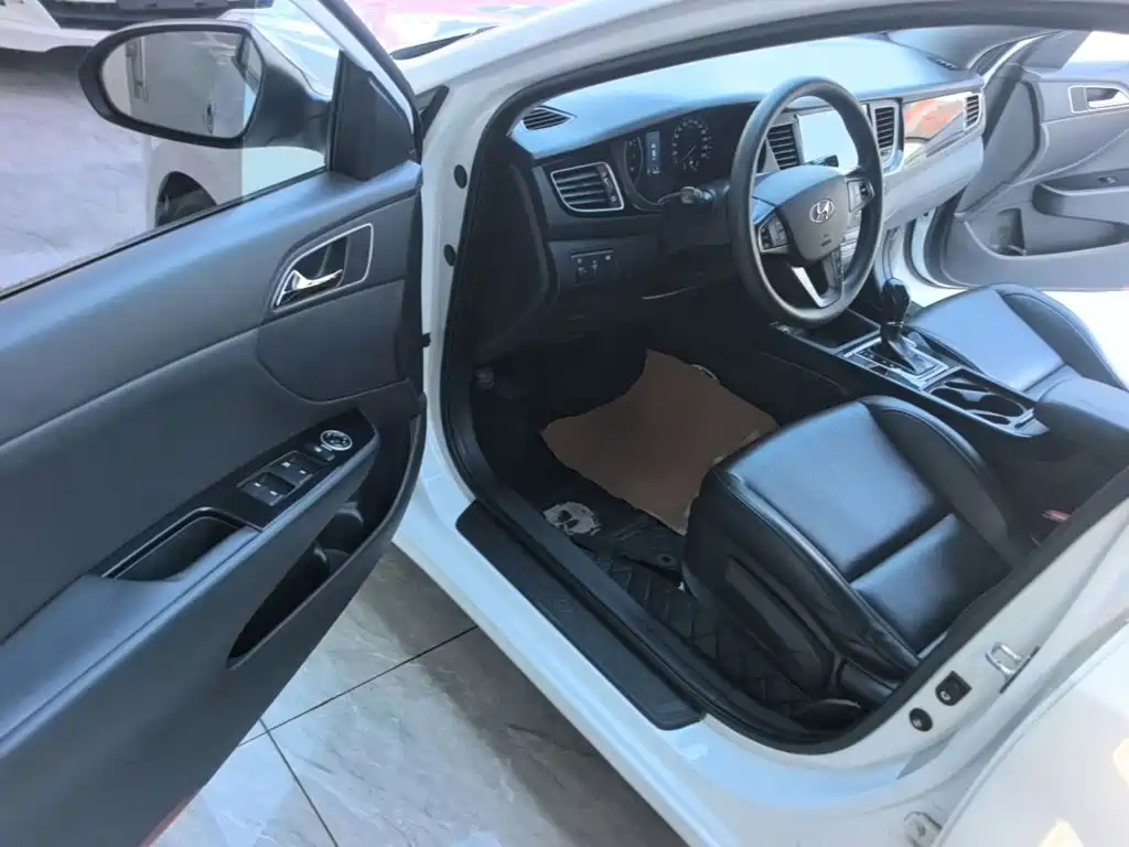 Hyundai Mistra 2015 — фото 16