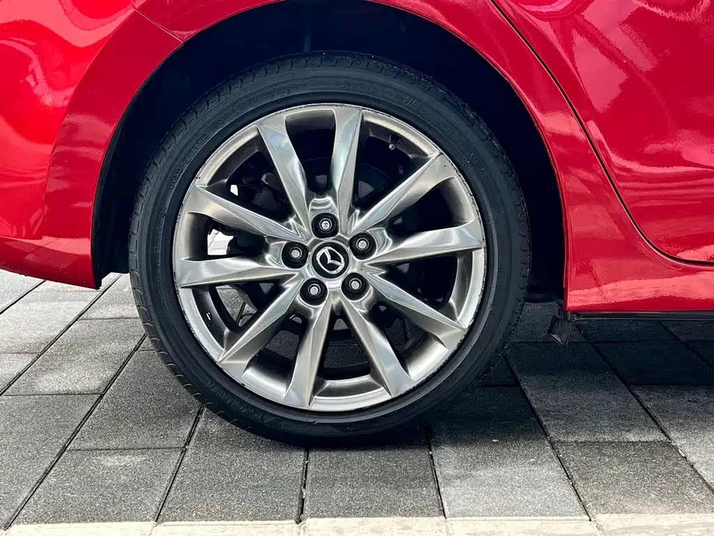 Mazda 3 Axela 2018 — фото 19