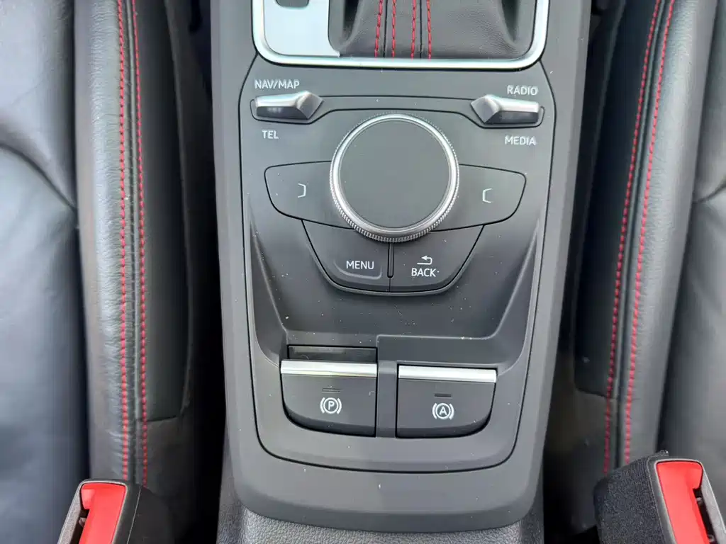 Audi Q2L 2023 — фото 23