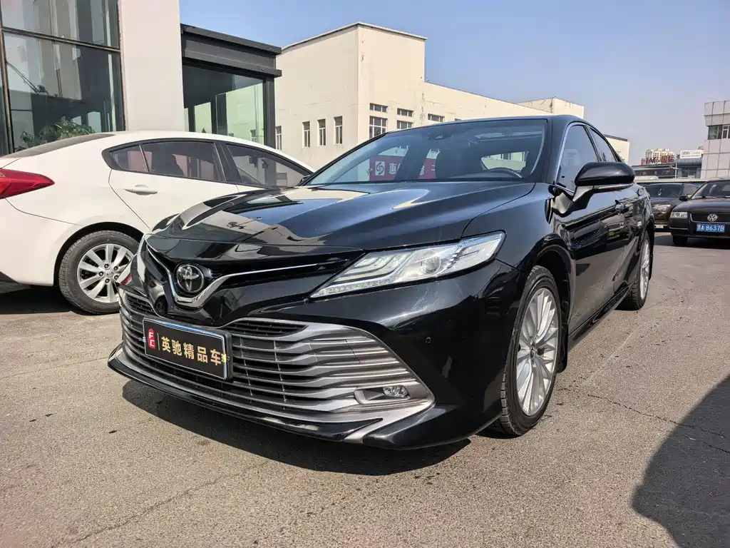 Toyota Camry 2019 — фото 1
