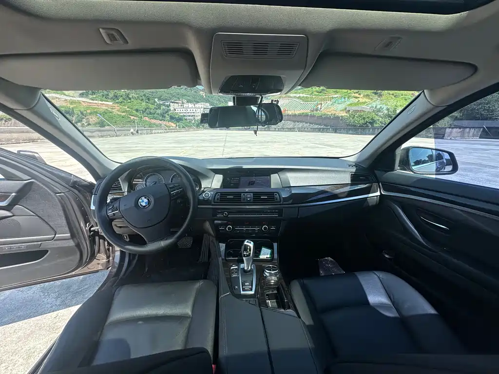 BMW 5 Series 2012 — фото 15