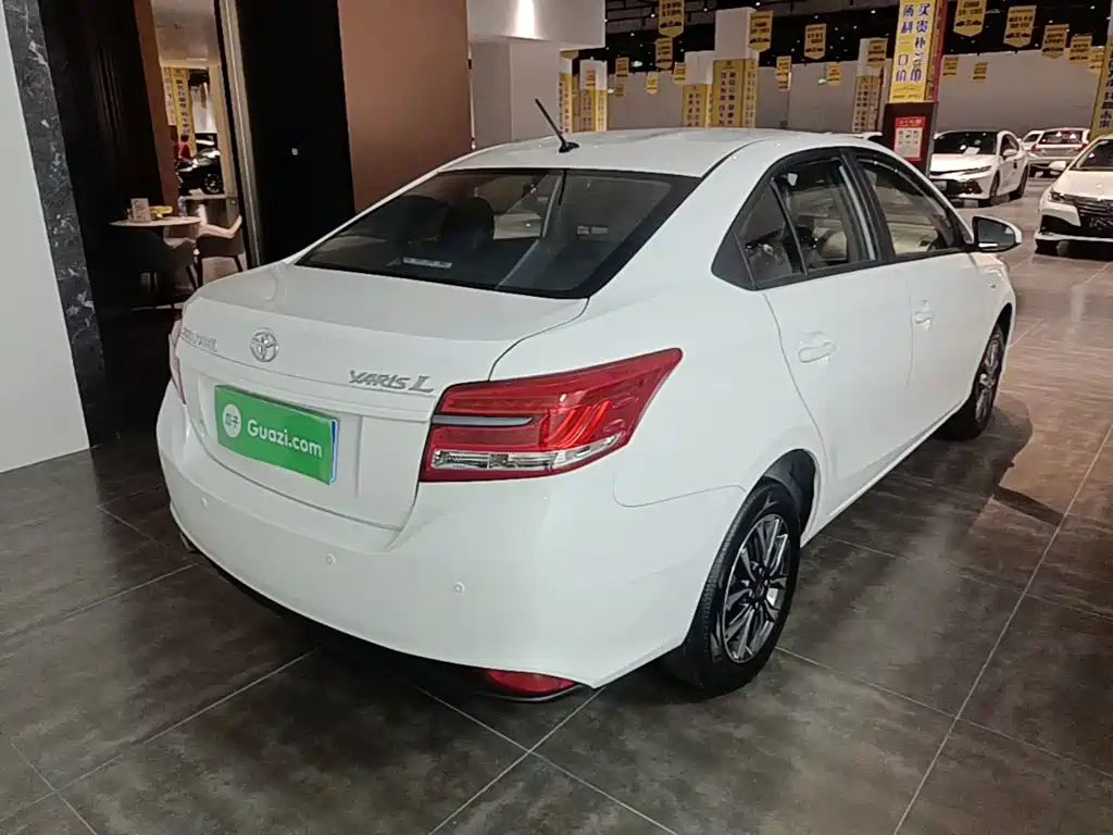 Toyota Yaris L 2023