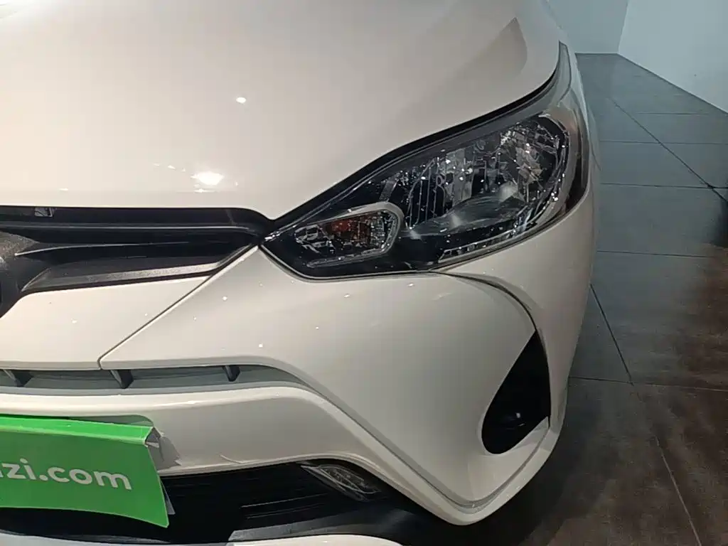 Toyota Yaris L 2023 — фото 24