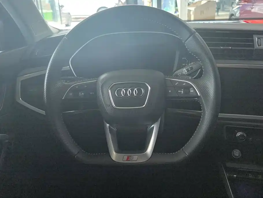 Audi Q3 Sportback 2021 — фото 15