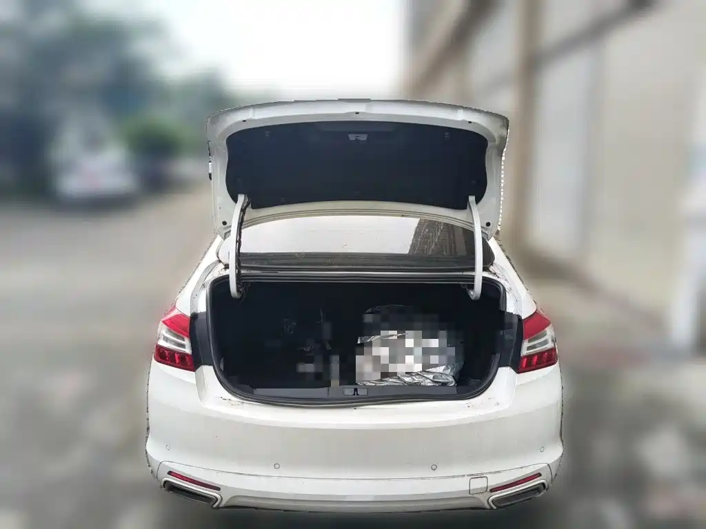Peugeot 408 2017 — фото 10