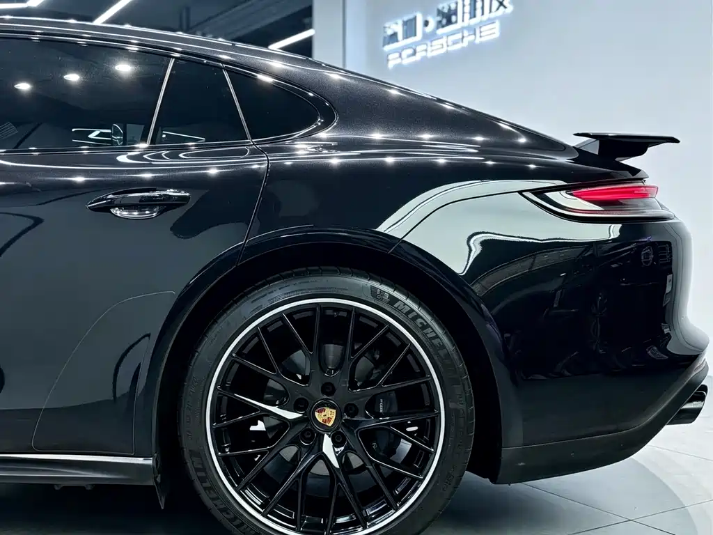 Porsche Panamera 2023