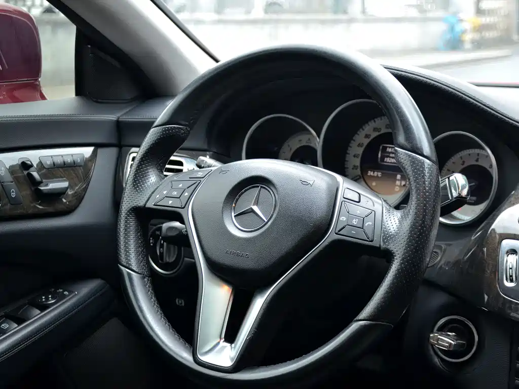 Mercedes-Benz CLS 2012 — фото 18