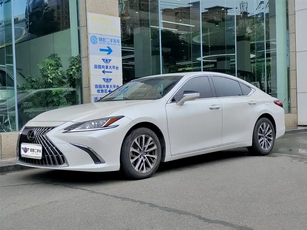 Lexus ES 2022 — фото 1