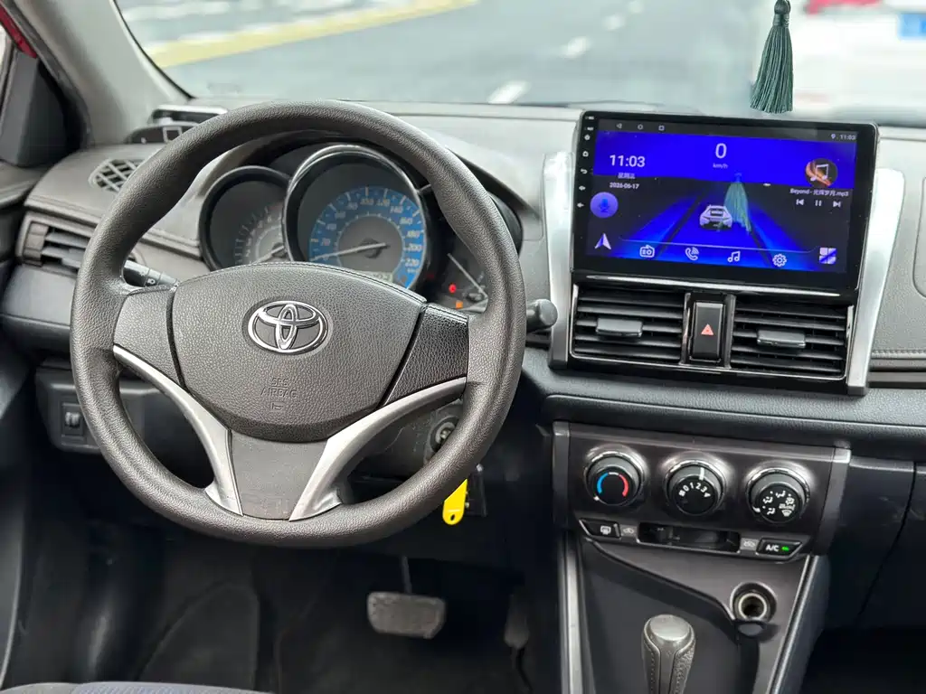 Toyota Yaris L 2015