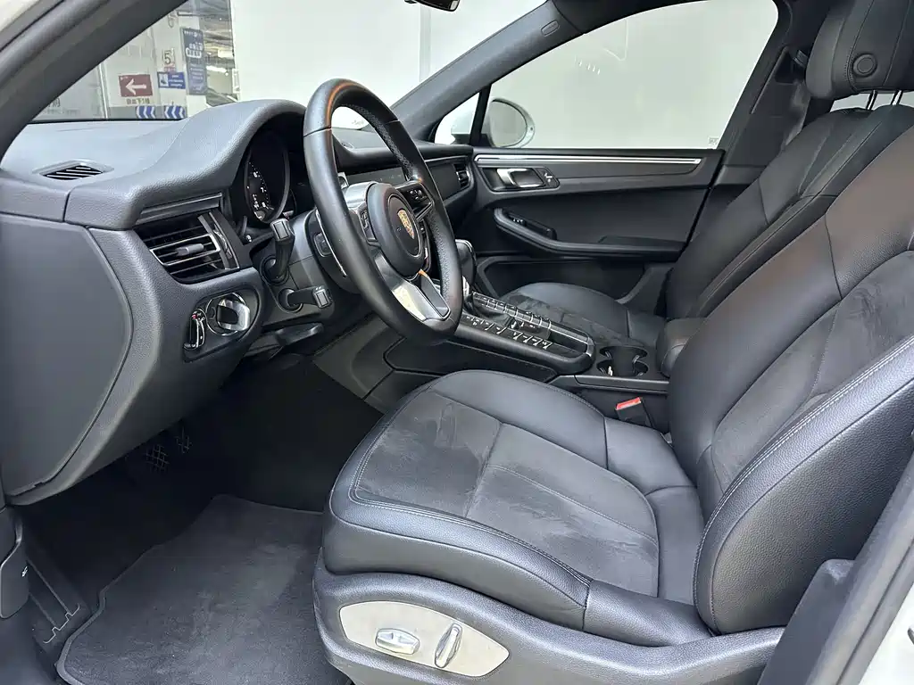 Porsche Macan 2019 — фото 10