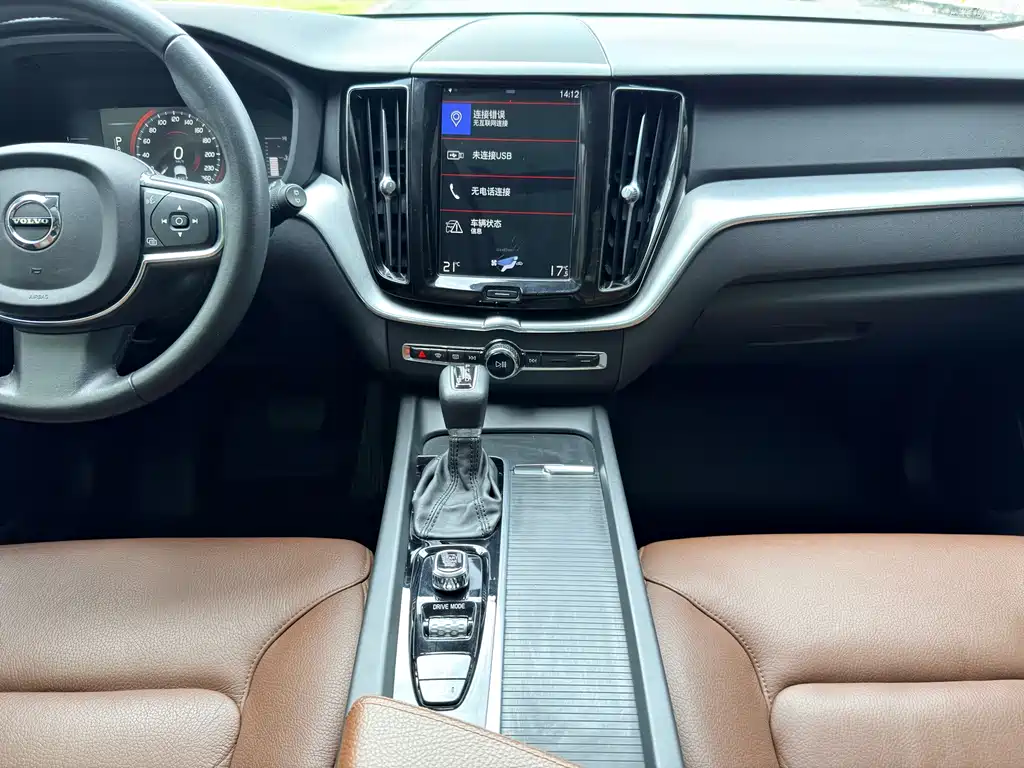 Volvo XC60 2019 — фото 18