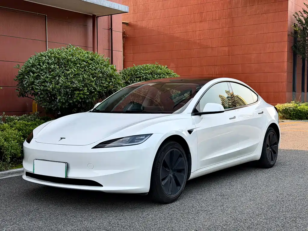 Tesla Model 3 2024 — фото 1