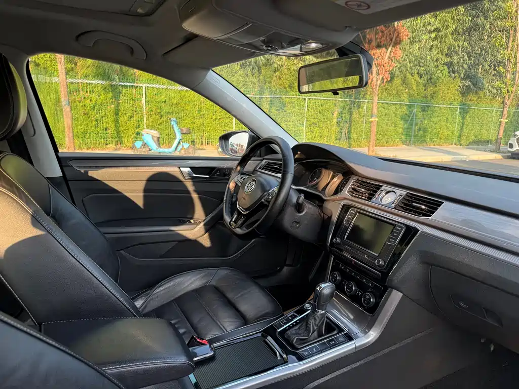 Volkswagen Passat 2017 — фото 18