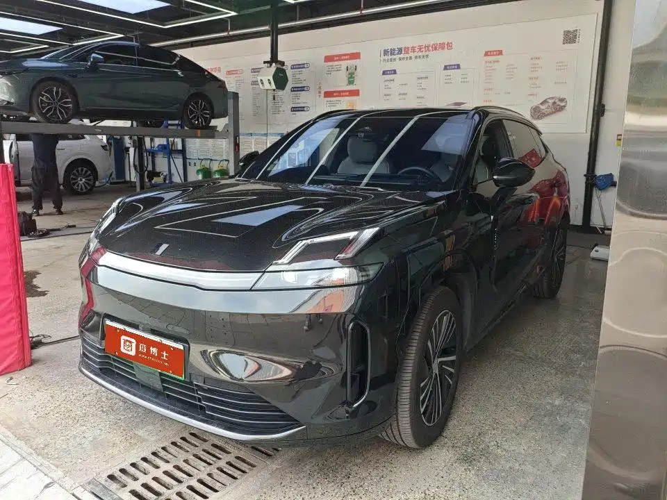 Lynk & Co 08 EM-P 2024
