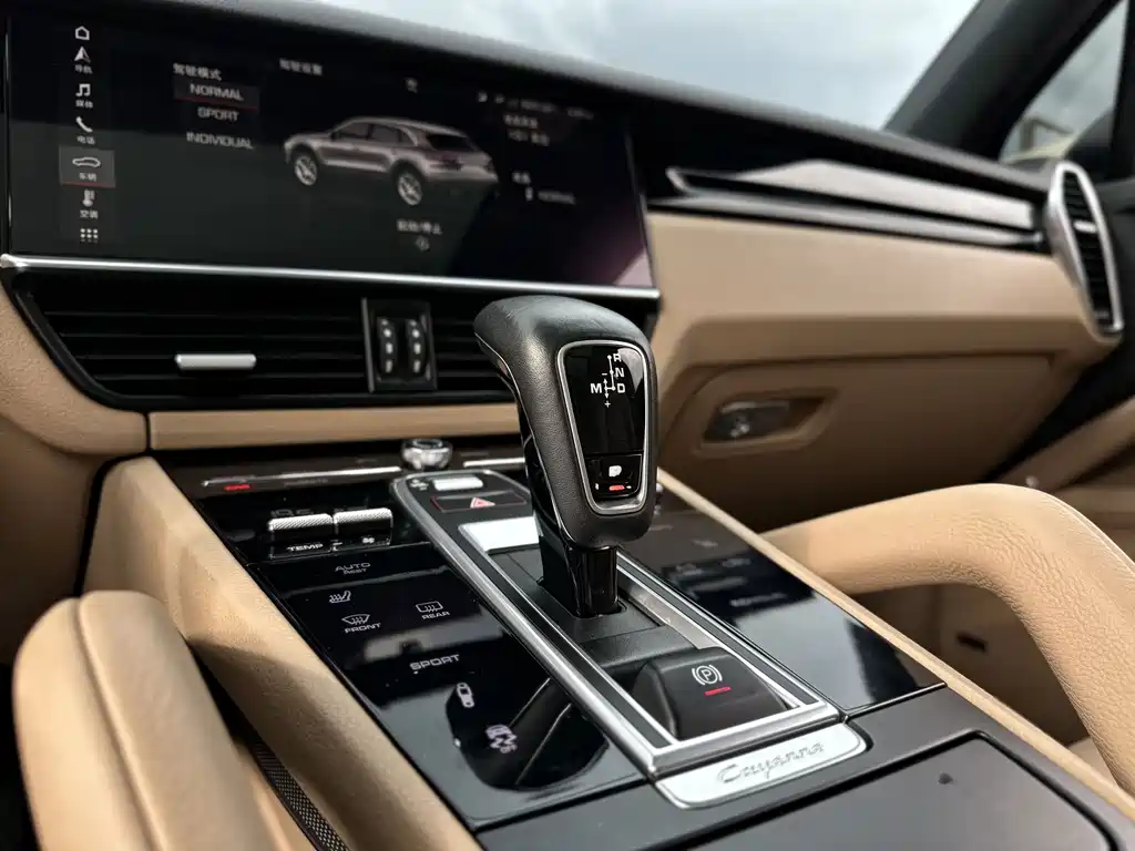 Porsche Cayenne 2018 — фото 12