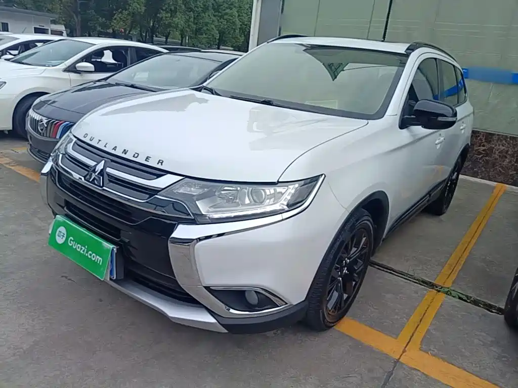 Mitsubishi Outlander 2018 — фото 2