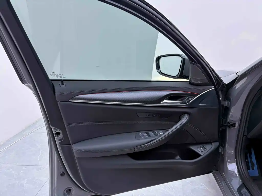 BMW 5 Series 2022 — фото 15