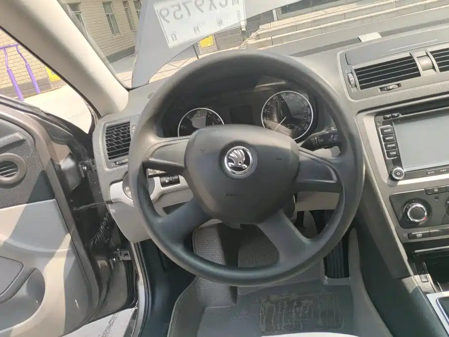 Skoda Octavia 2014 — фото 15