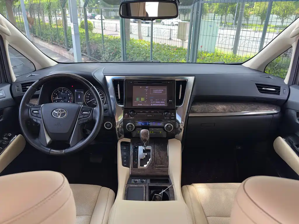 Toyota Alphard 2019 — фото 18