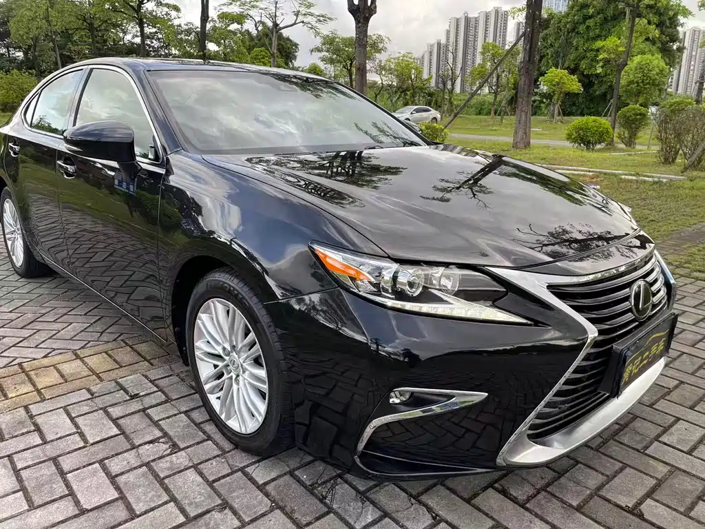 Lexus ES 2015 — фото 10