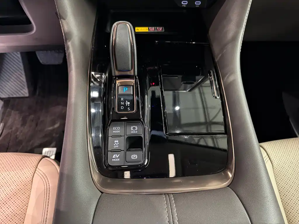 Toyota Vellfire 2023 — фото 18