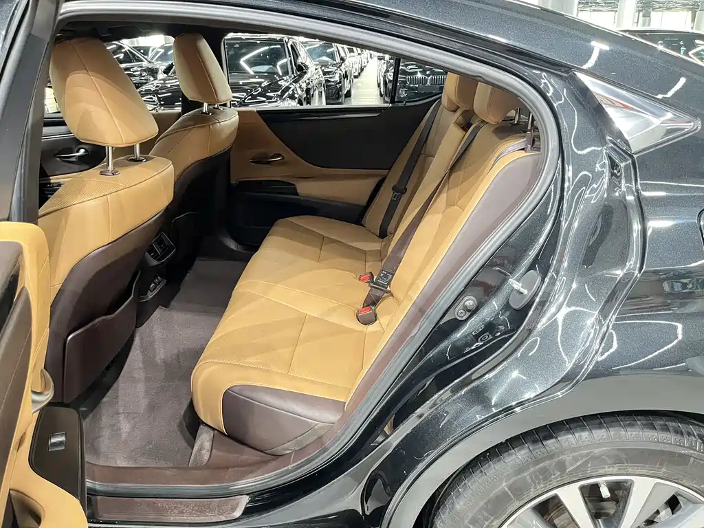 Lexus ES 2021