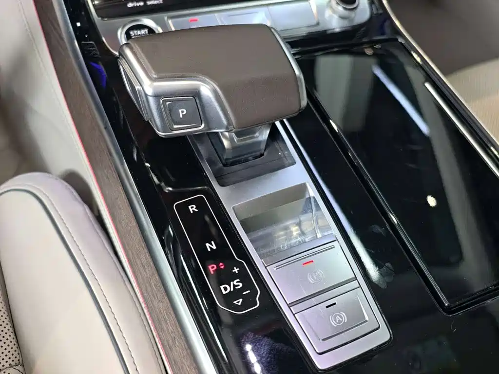 Audi A8 2022 — фото 36