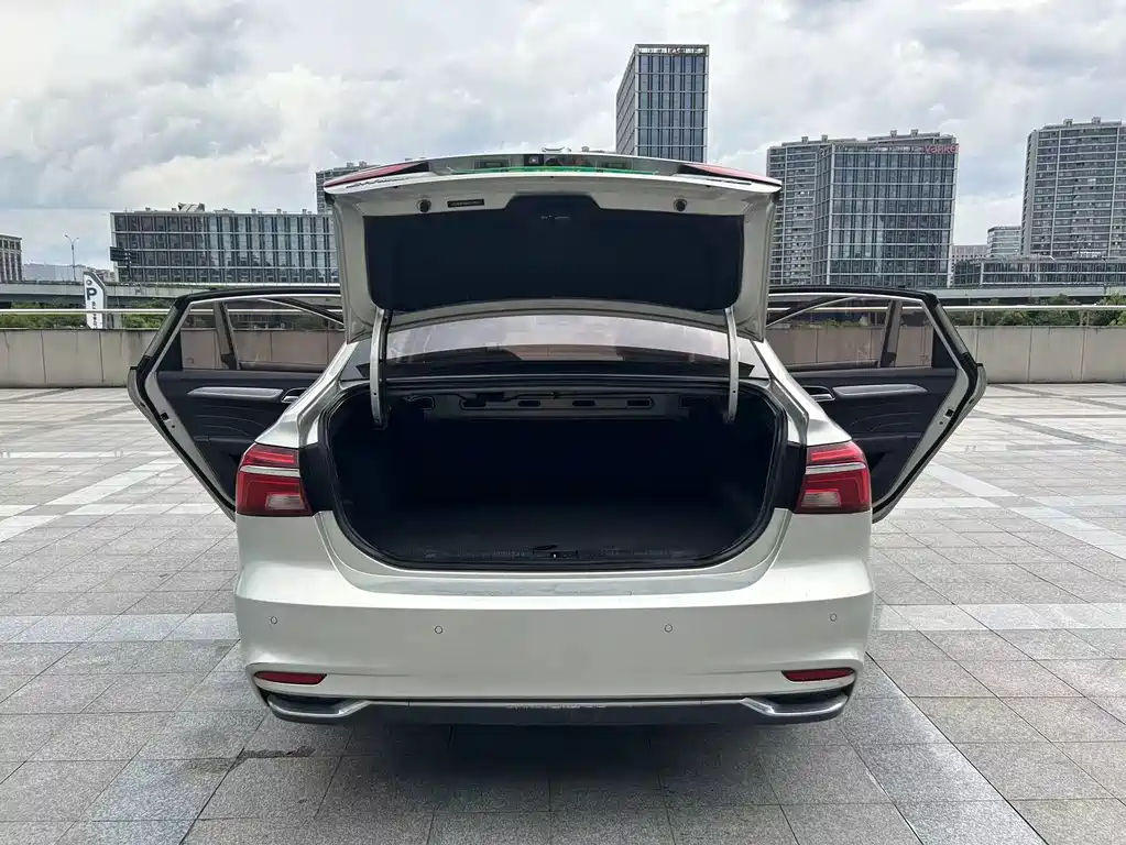 Roewe i6 New Energy 2018 — фото 12