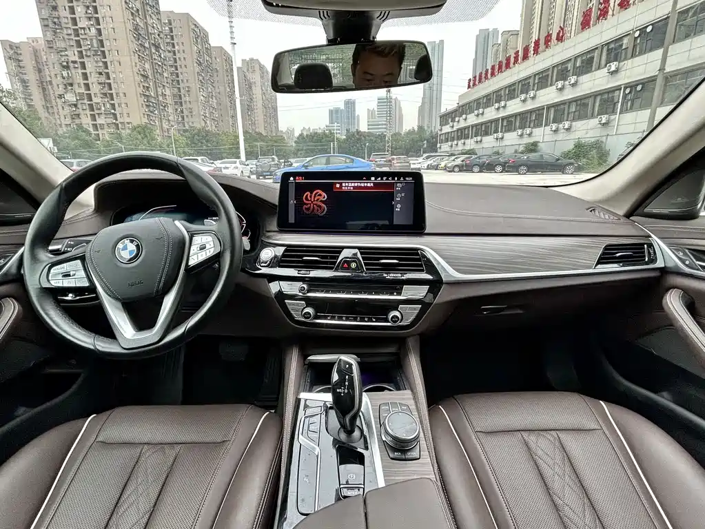 BMW 5 Series 2023 — фото 18