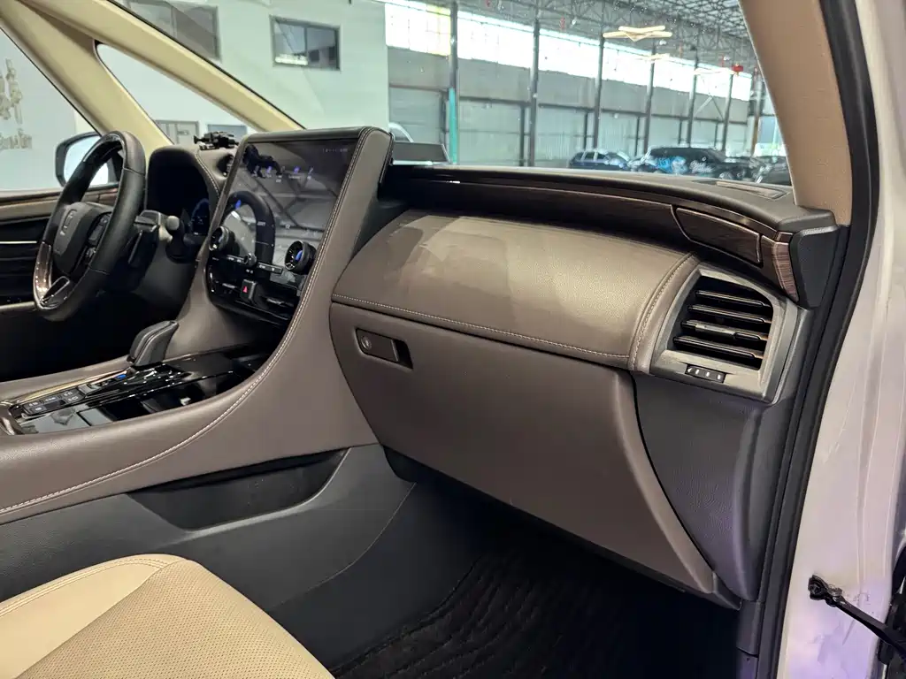 Toyota Vellfire 2023 — фото 30