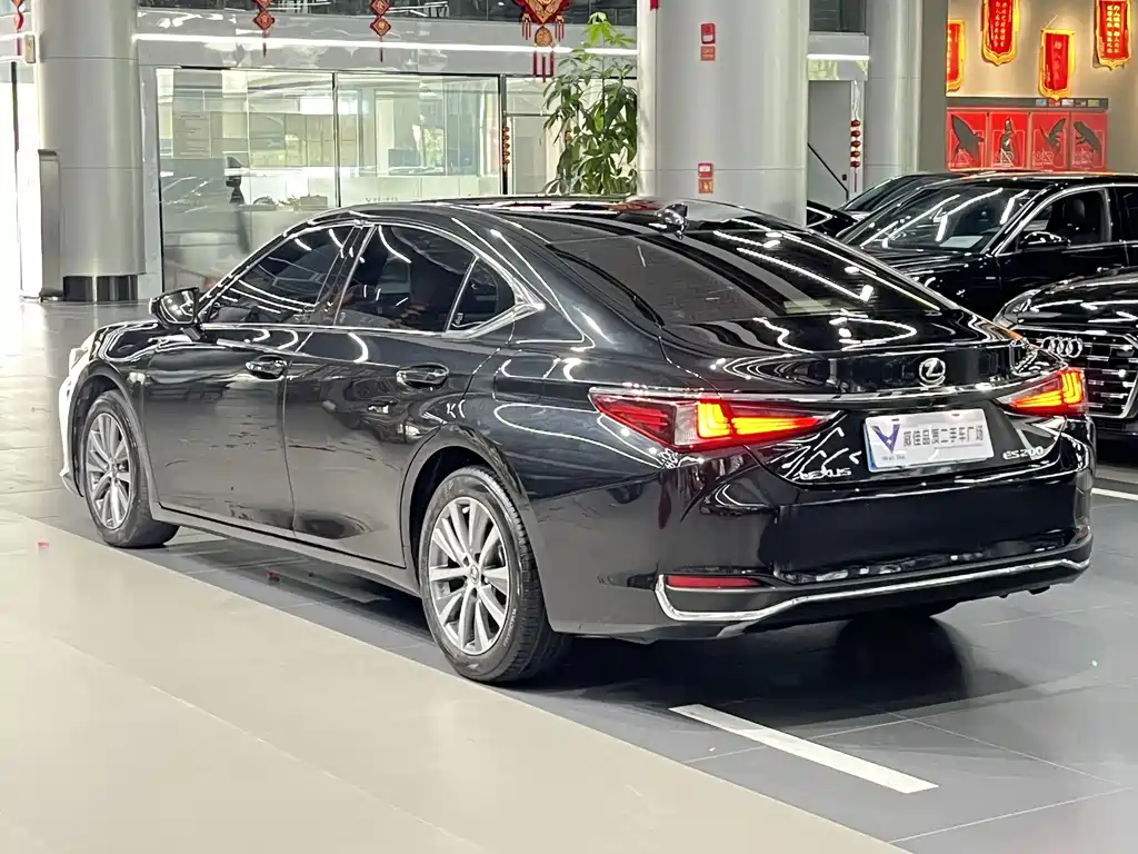 Lexus ES 2021 — фото 8