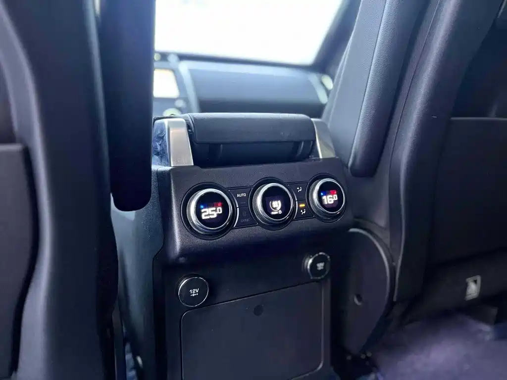 Land Rover Discovery 2020 — фото 25