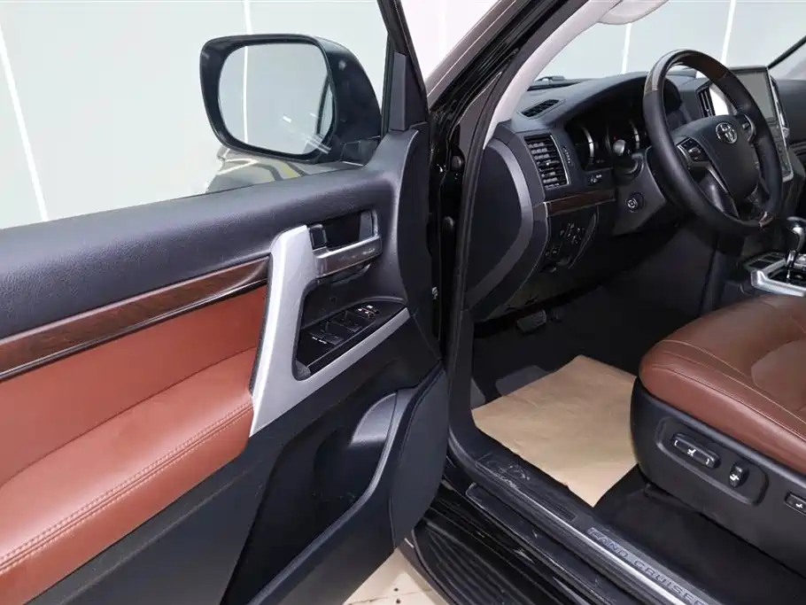 Toyota Land Cruiser 2019 — фото 15