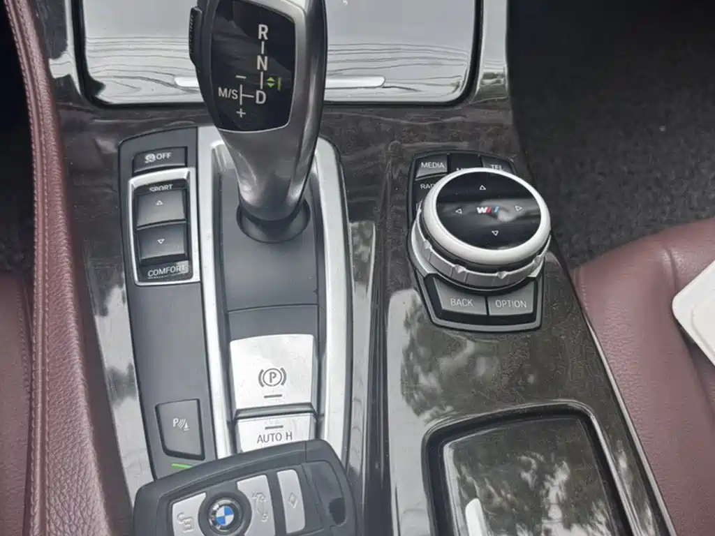 BMW 5 Series 2016 — фото 11
