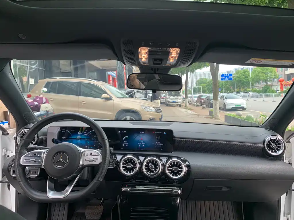 Mercedes-Benz A-Class 2023 — фото 18