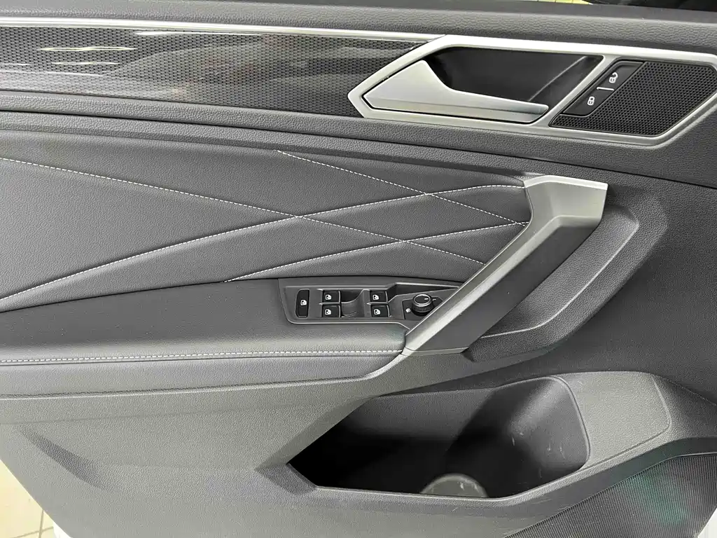 Volkswagen Tiguan L 2022 — фото 8
