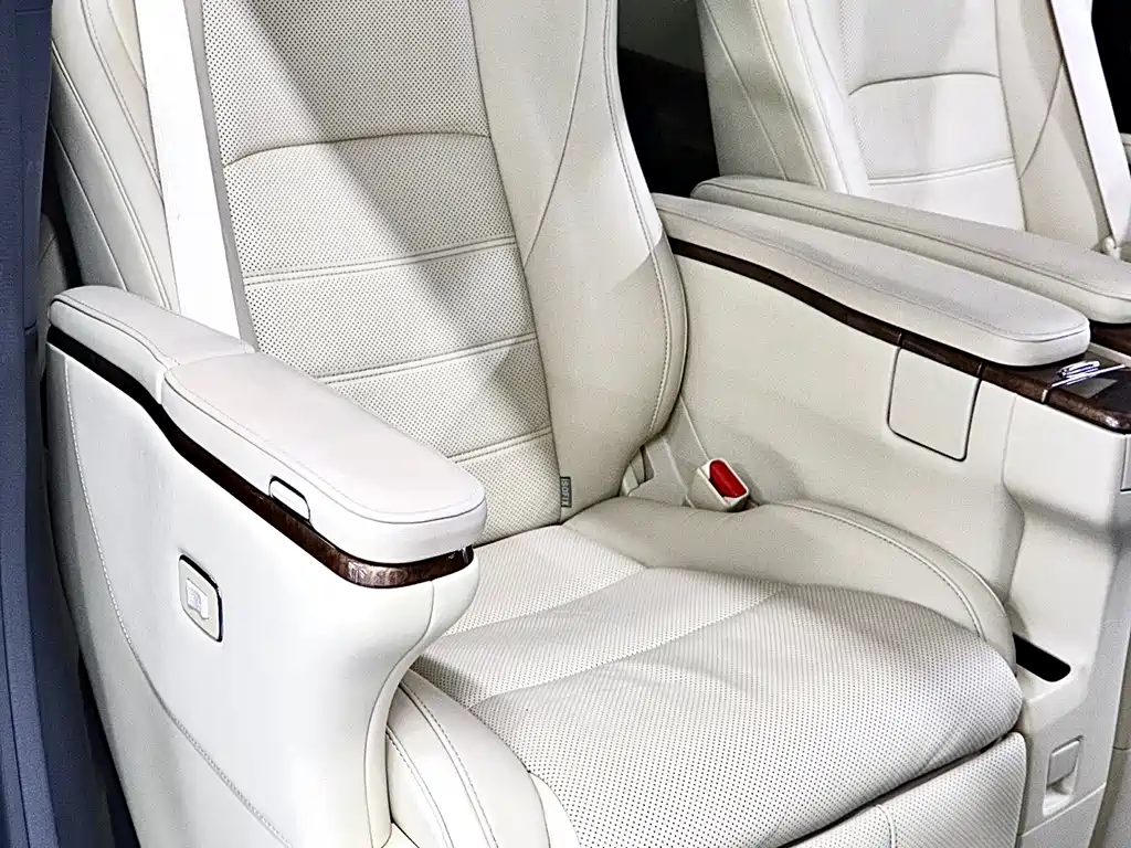 Toyota Alphard 2017 — фото 18