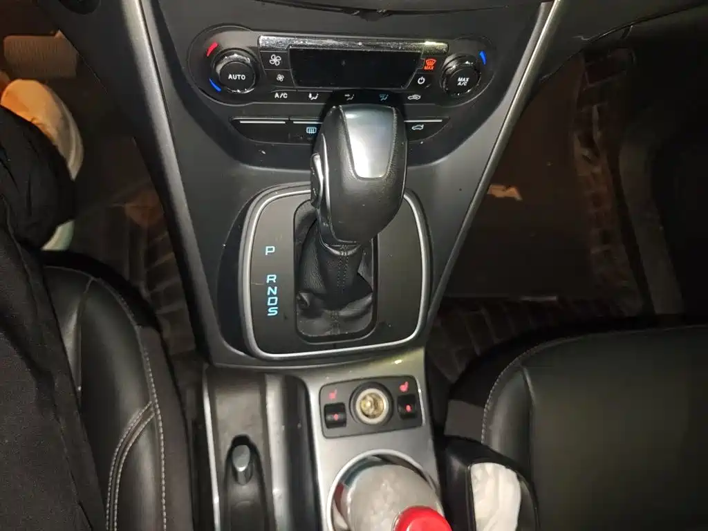 Ford Kuga 2015 — фото 10