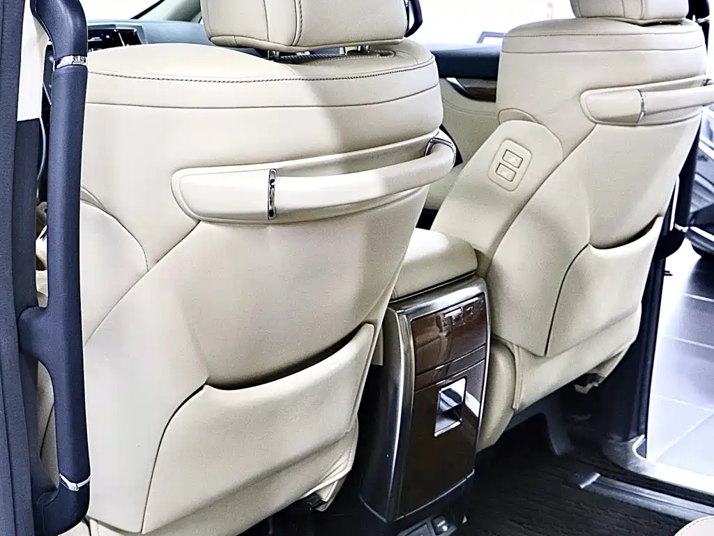 Toyota Alphard 2017 — фото 13