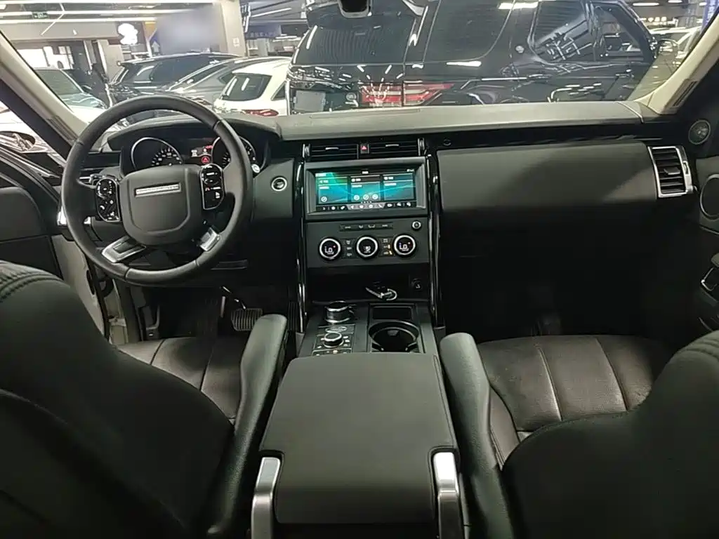 Land Rover Discovery 2018 — фото 10