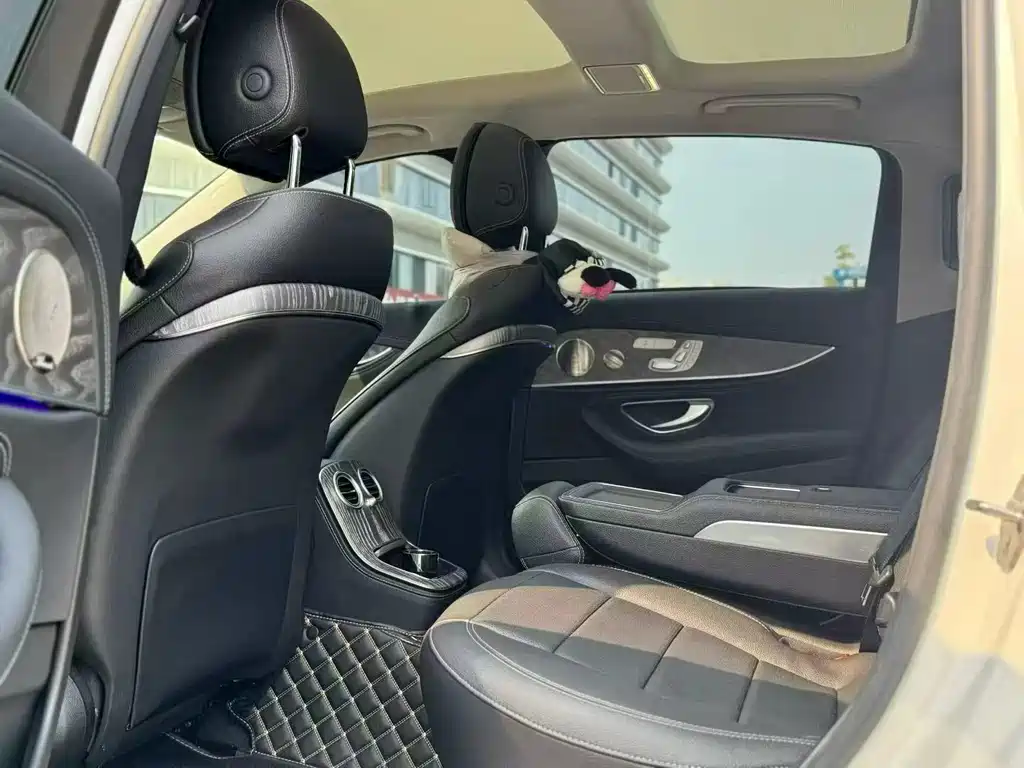 Mercedes-Benz E-Class 2023 — фото 8