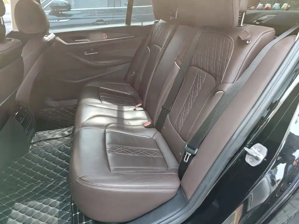 BMW 5 Series 2019 — фото 15