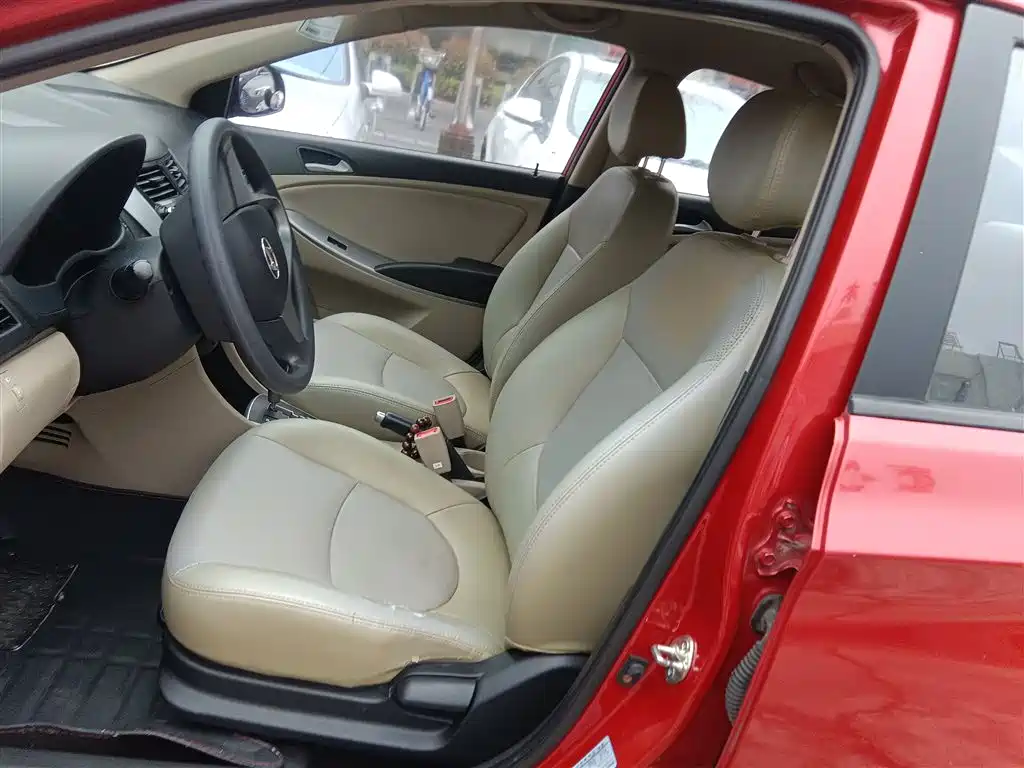 Hyundai Verna 2015 — фото 11