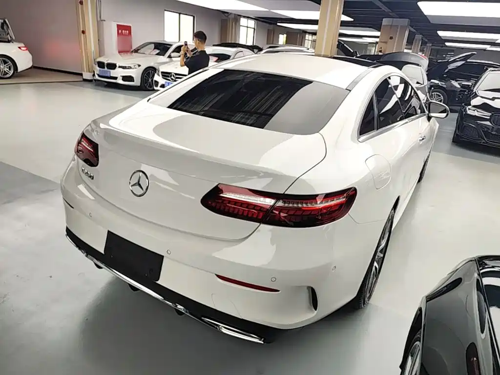 Mercedes-Benz E-Class 2022