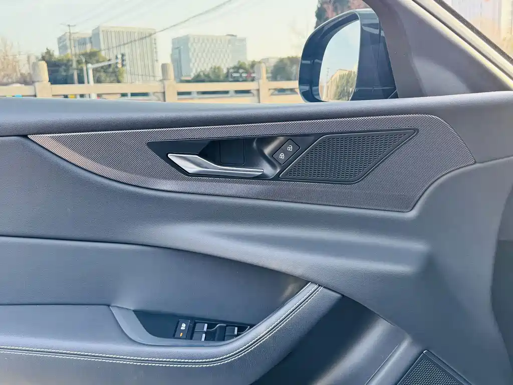 Jaguar XEL 2023 — фото 15